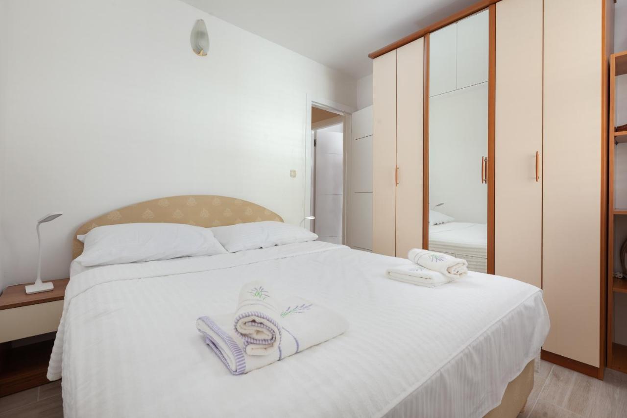 Apartment Nikola - Near Town Centre Макарска Екстериор снимка