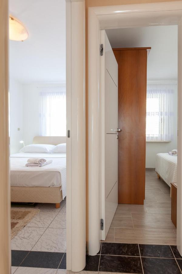 Apartment Nikola - Near Town Centre Макарска Екстериор снимка