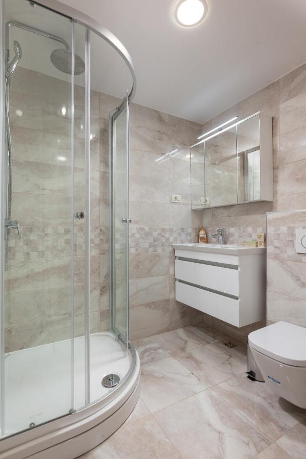 Apartment Nikola - Near Town Centre Макарска Екстериор снимка