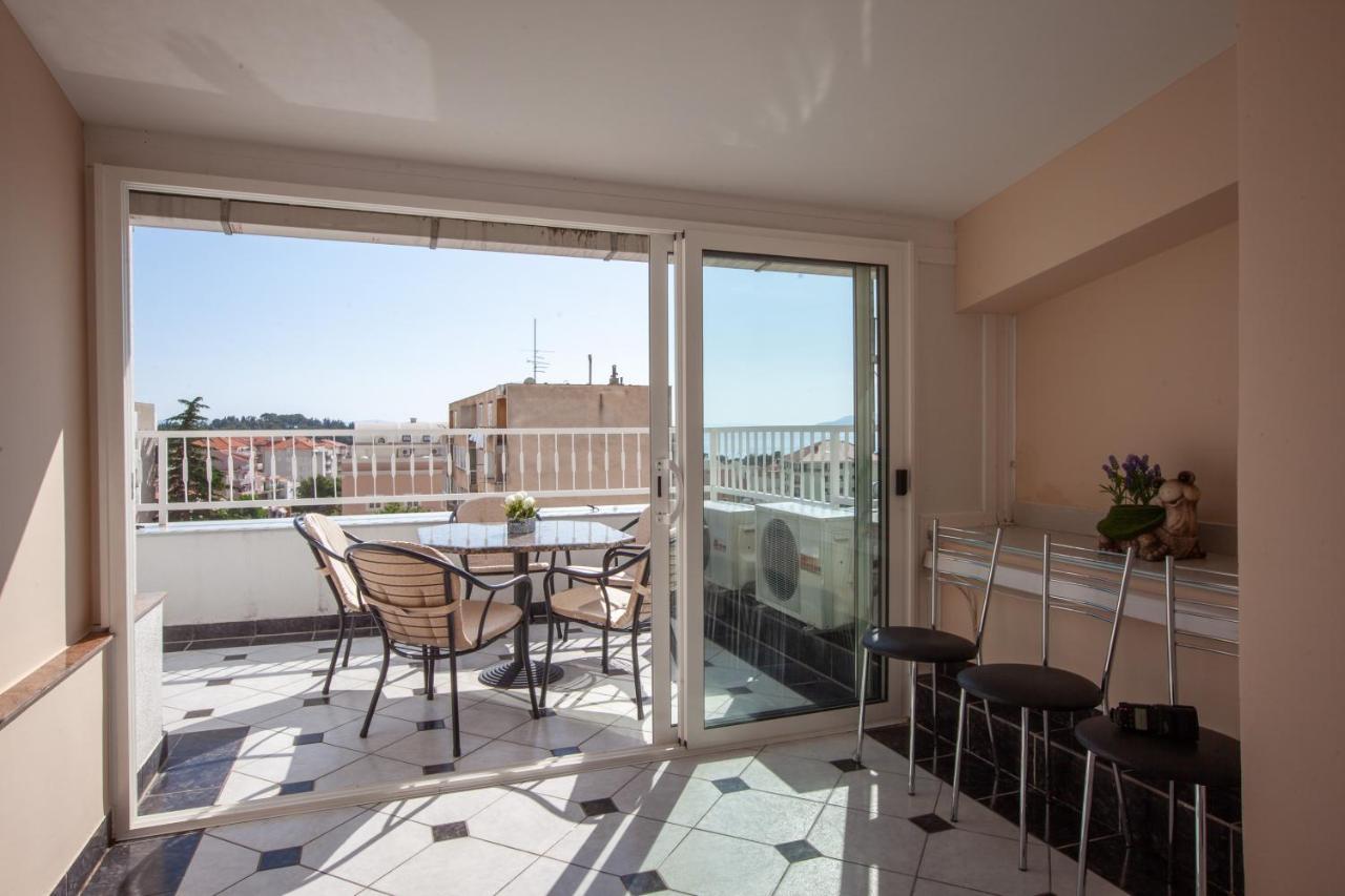 Apartment Nikola - Near Town Centre Макарска Екстериор снимка