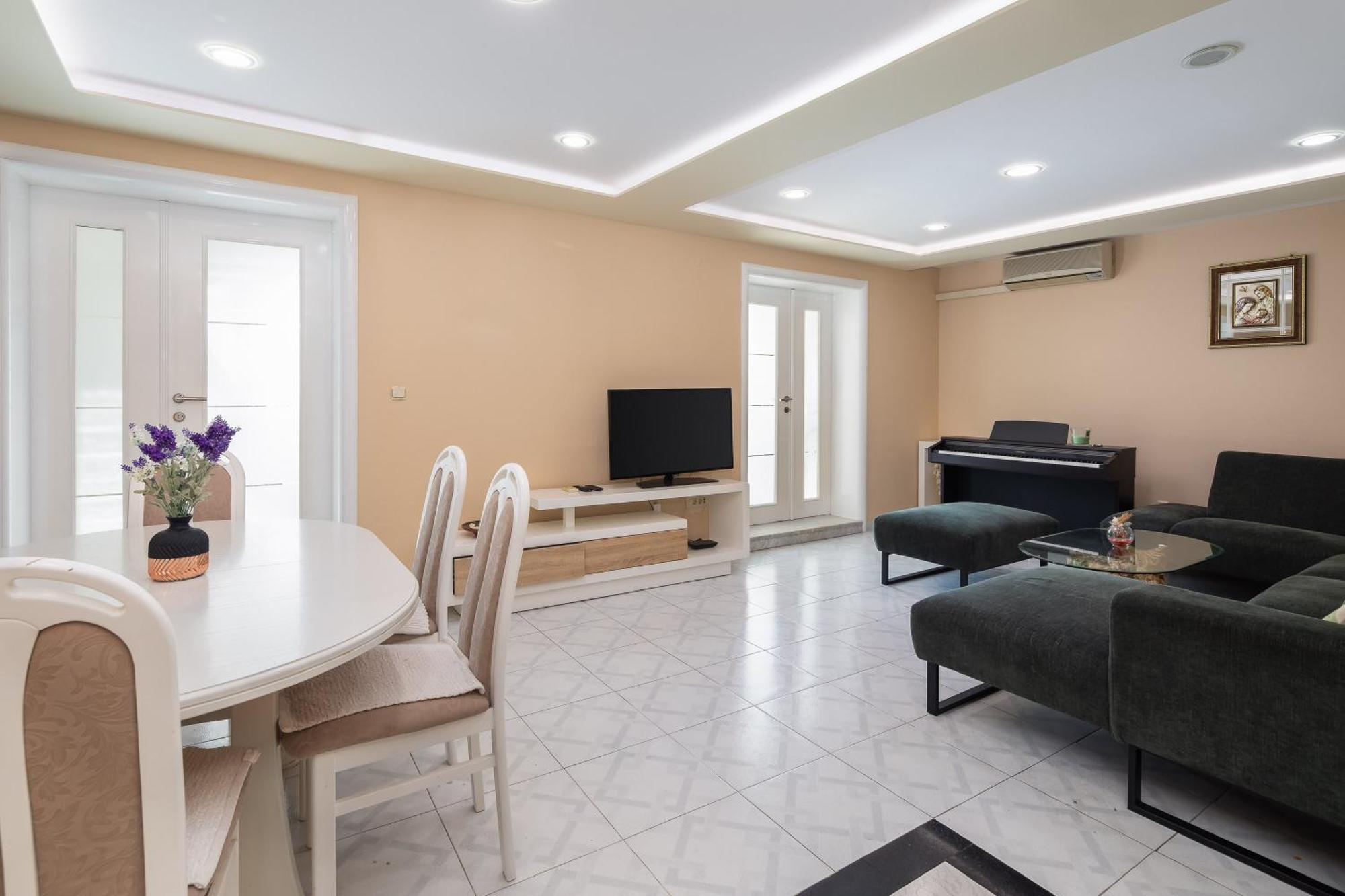 Apartment Nikola - Near Town Centre Макарска Екстериор снимка