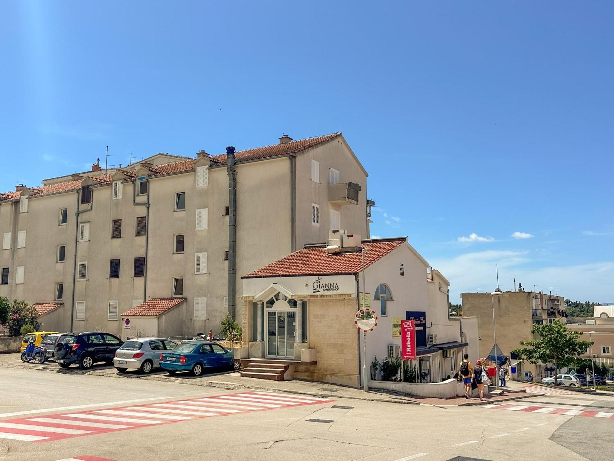 Apartment Nikola - Near Town Centre Макарска Екстериор снимка